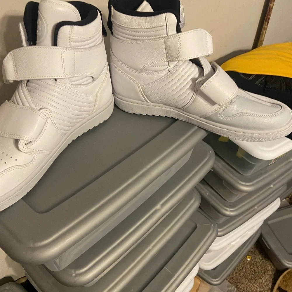 Air Jordan 1 Moto 'Pure Platinum' AT3146-100